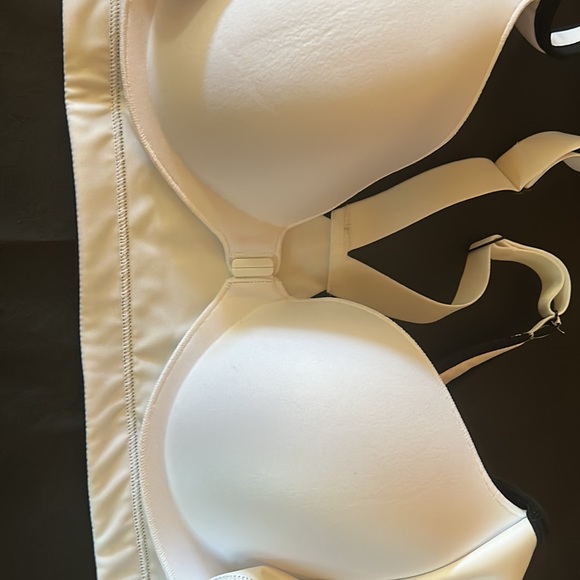 - Victoria’s Secret Sports Bra NEW! - Picture 5 of 13